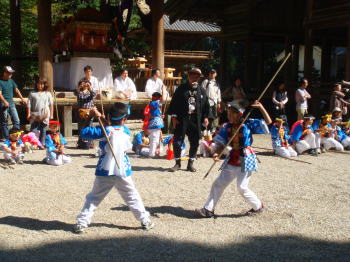 小学生による棒の手奉納