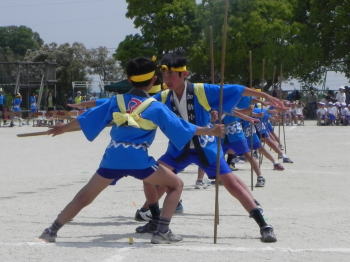 運動会での棒の手演技披露