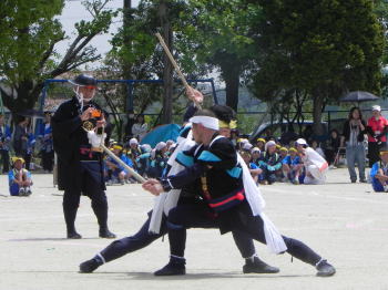 父兄による模範演技