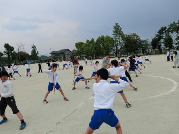 一列に並んで練習