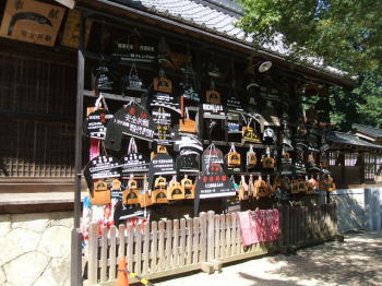 猿投神社は左鎌を奉納する